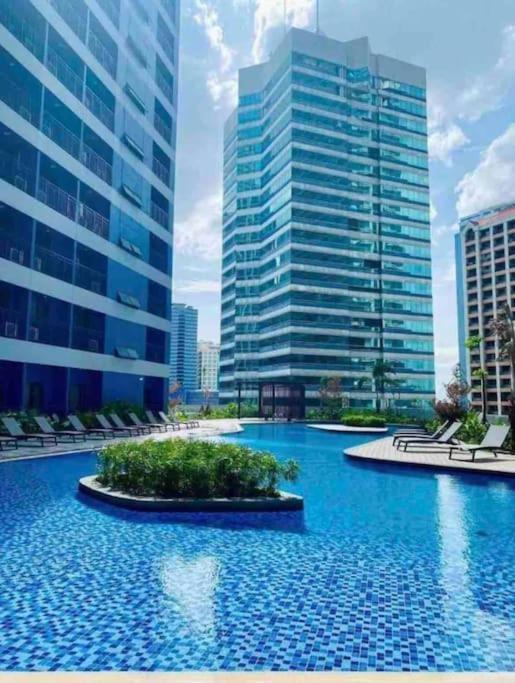 Apartment In Air Residences, Makati With Wifi, Netflix, Pool, Mall And More Маніла Екстер'єр фото